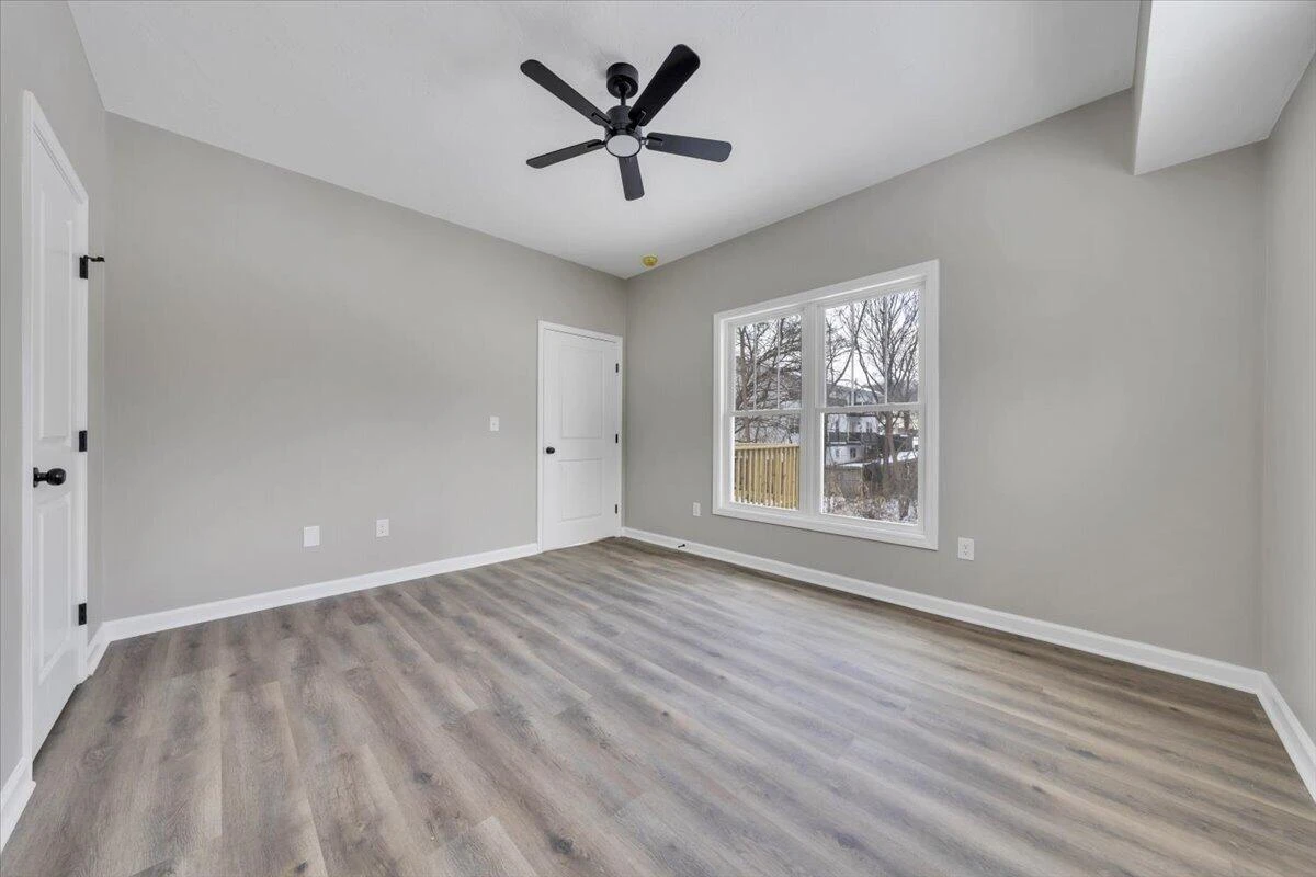 415 7th ST - Photo 23