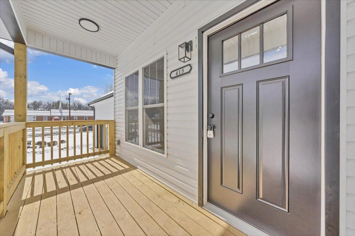 415 7th ST - Photo 3