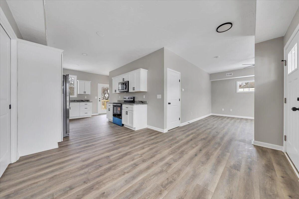 415 7th ST - Photo 4