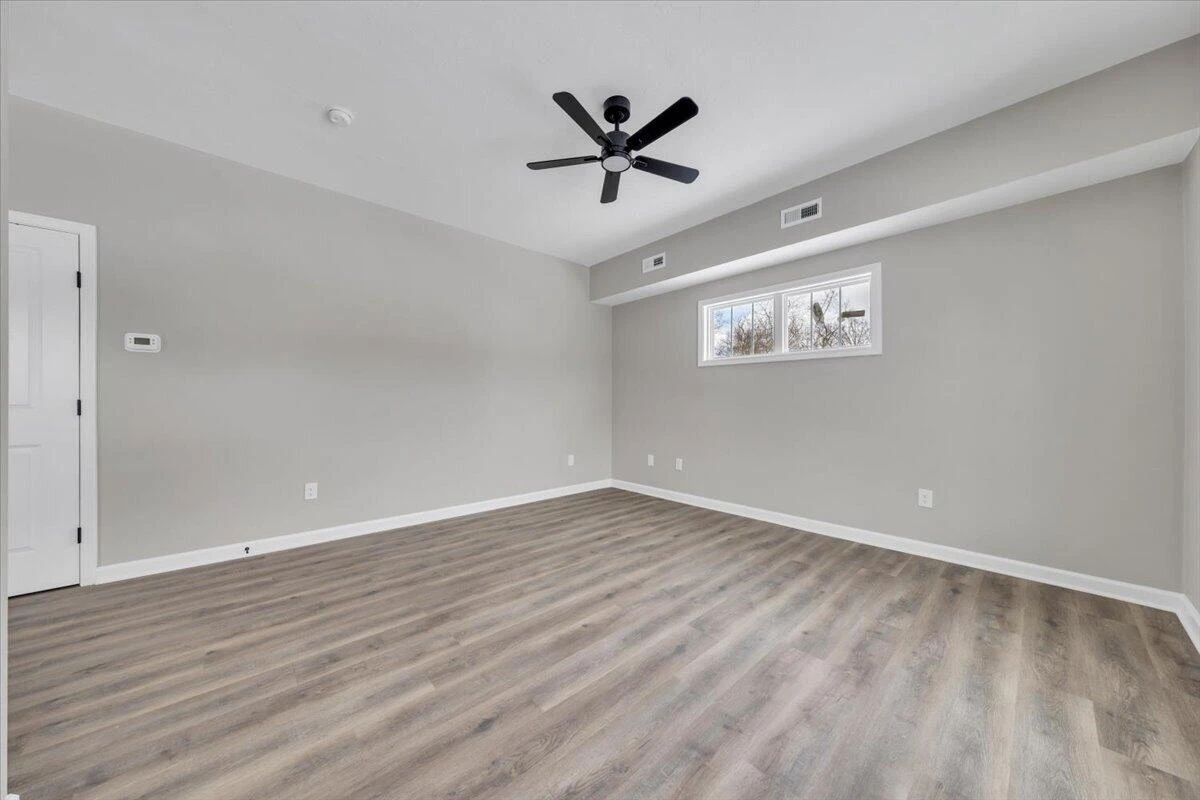 415 7th ST - Photo 5