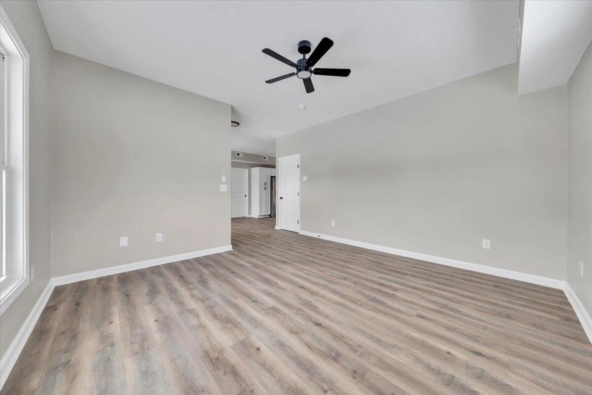 415 7th ST - Photo 6