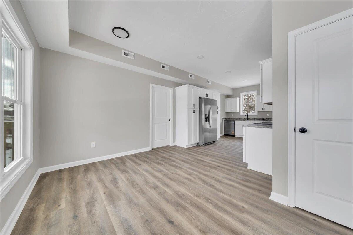 415 7th ST - Photo 8