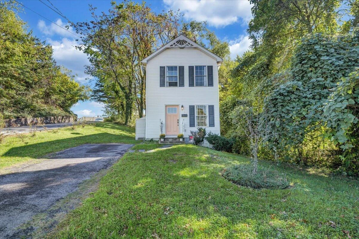 411 Jackson AVE