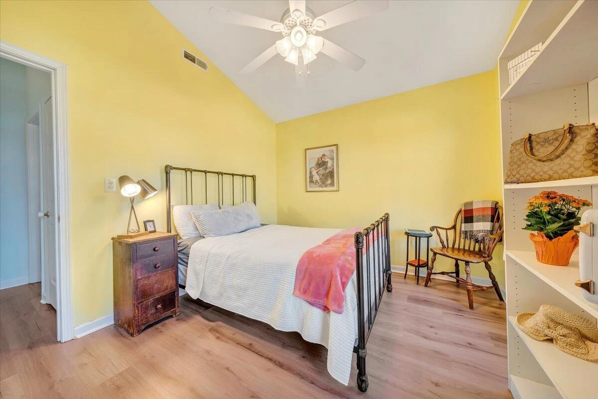 411 Jackson AVE - Photo 16