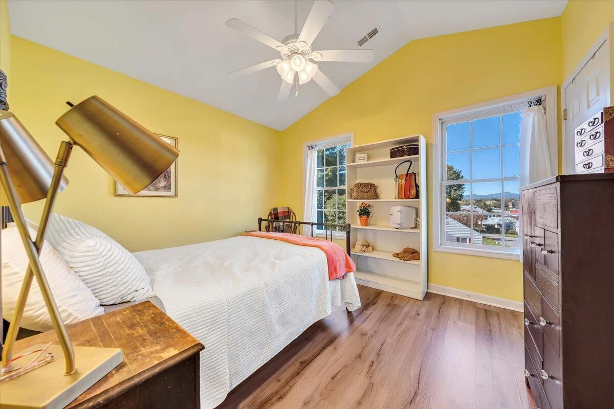 411 Jackson AVE - Photo 17