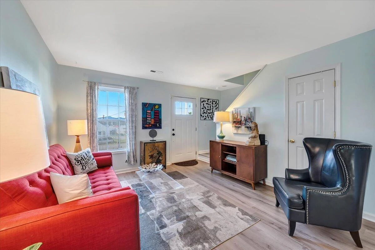 411 Jackson AVE - Photo 2