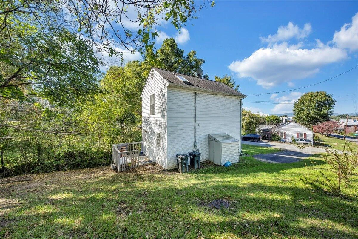 411 Jackson AVE - Photo 20