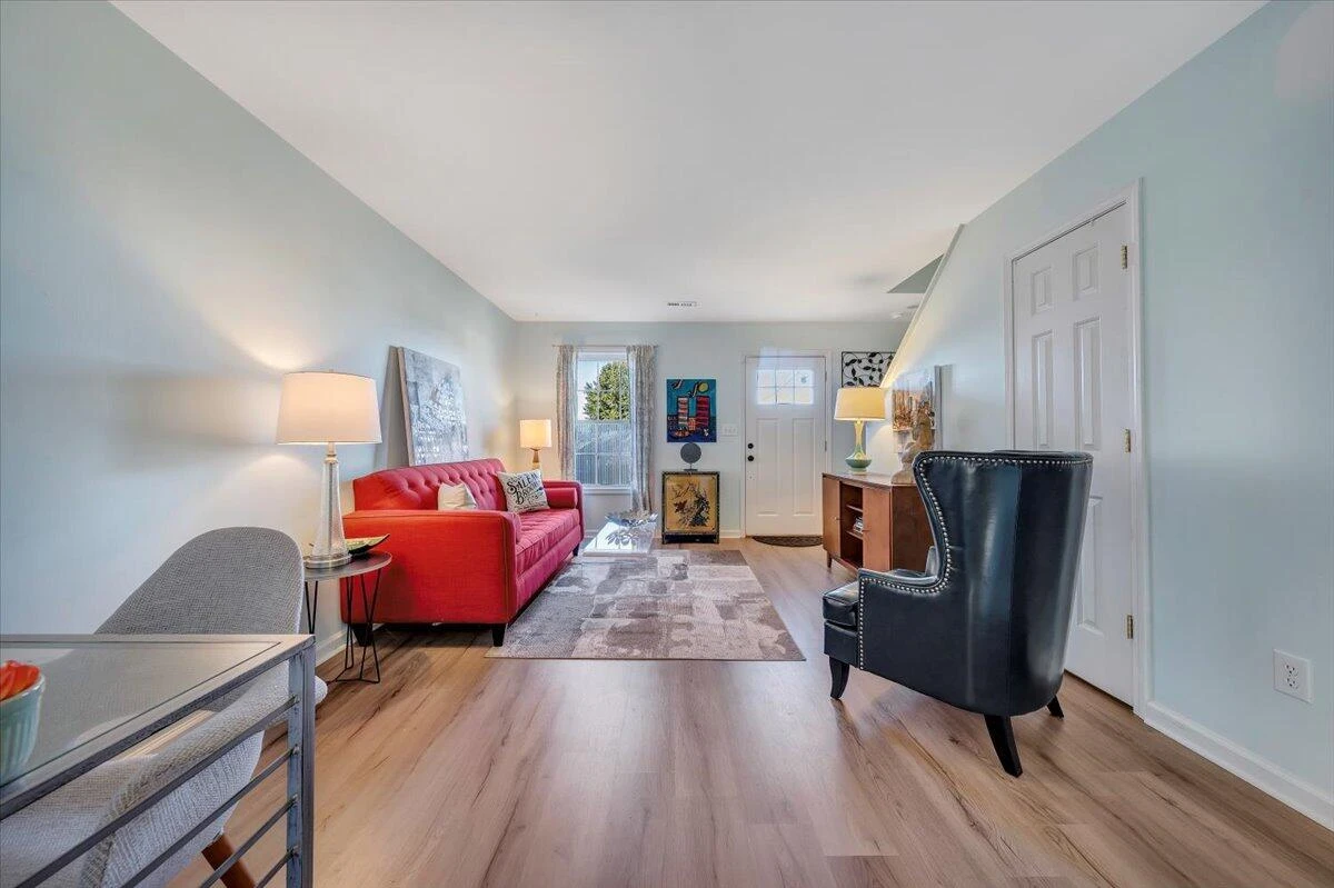 411 Jackson AVE - Photo 3