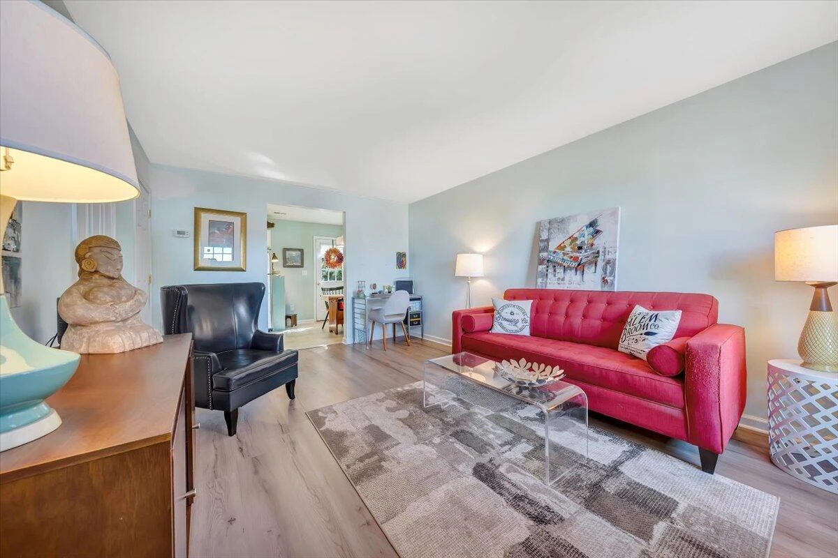 411 Jackson AVE - Photo 4
