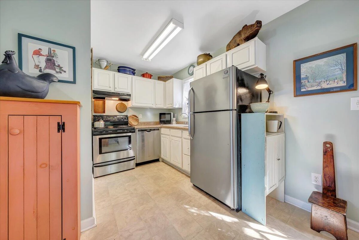 411 Jackson AVE - Photo 6