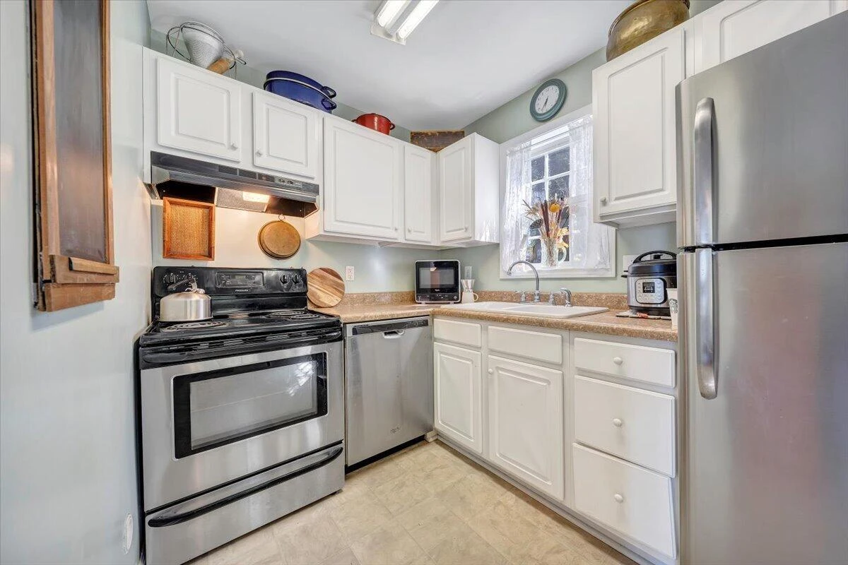 411 Jackson AVE - Photo 7