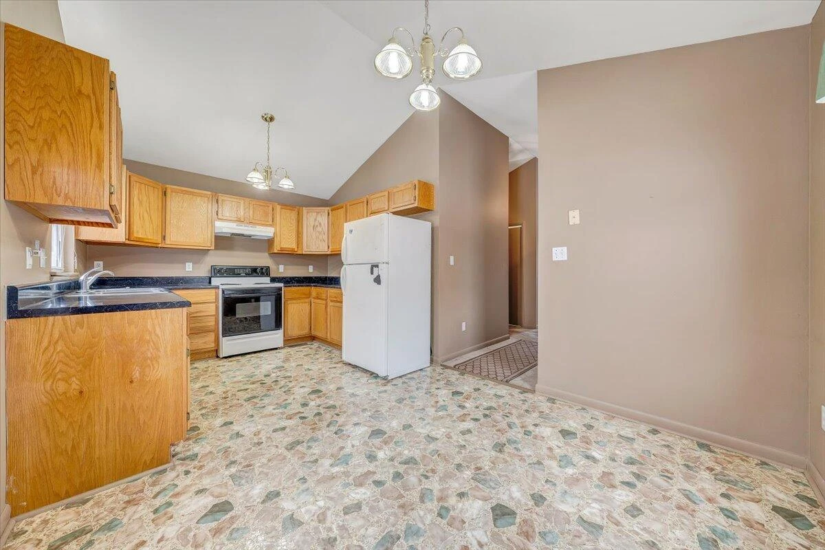 607 Loudon AVE - Photo 11