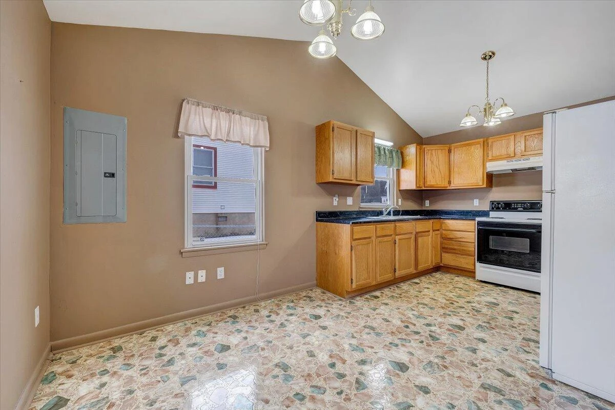 607 Loudon AVE - Photo 12