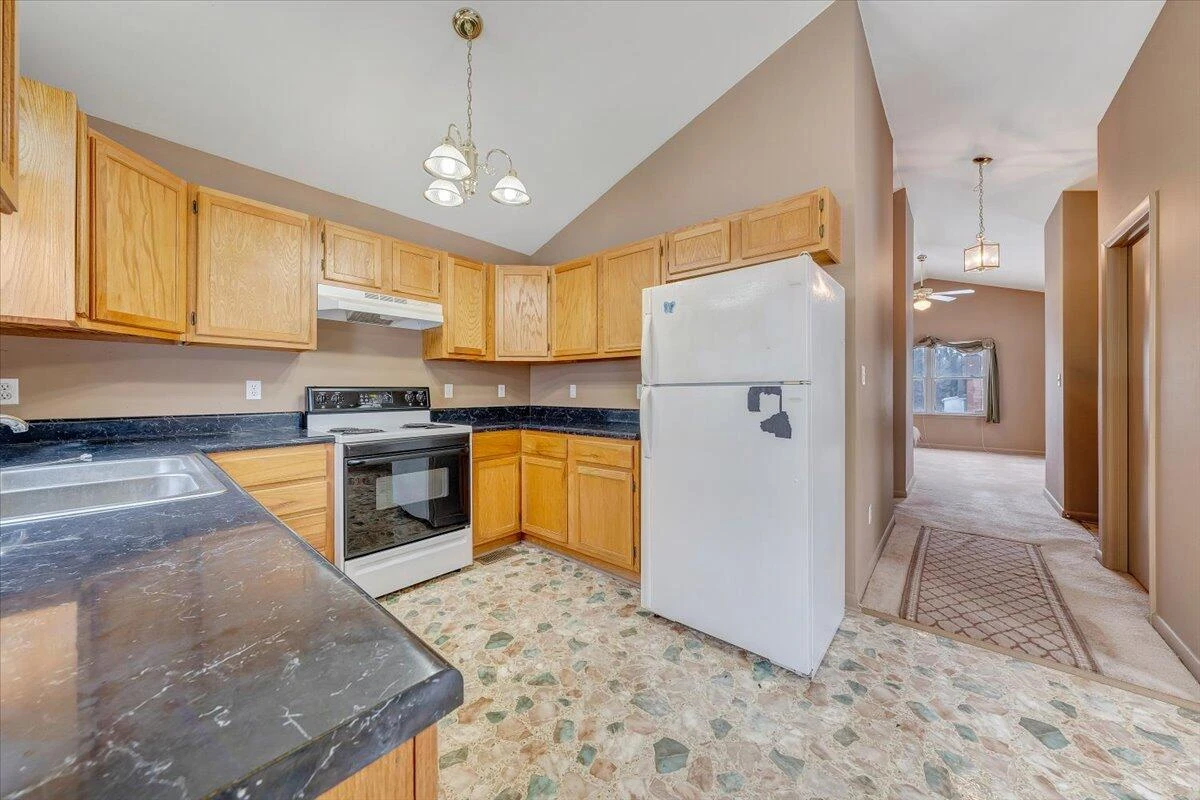607 Loudon AVE - Photo 13