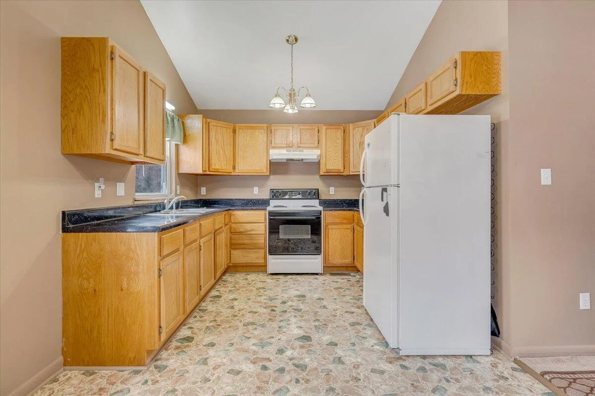 607 Loudon AVE - Photo 16