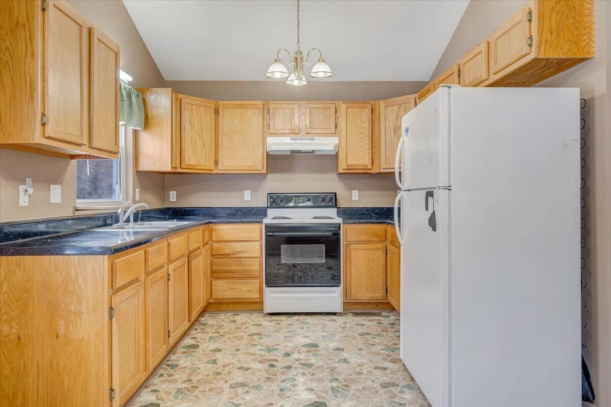 607 Loudon AVE - Photo 17