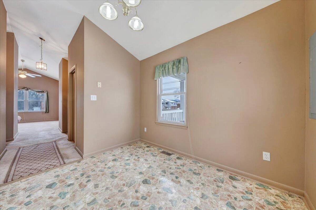 607 Loudon AVE - Photo 18
