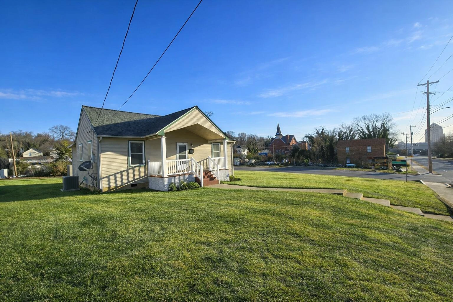 607 Loudon AVE - Photo 3