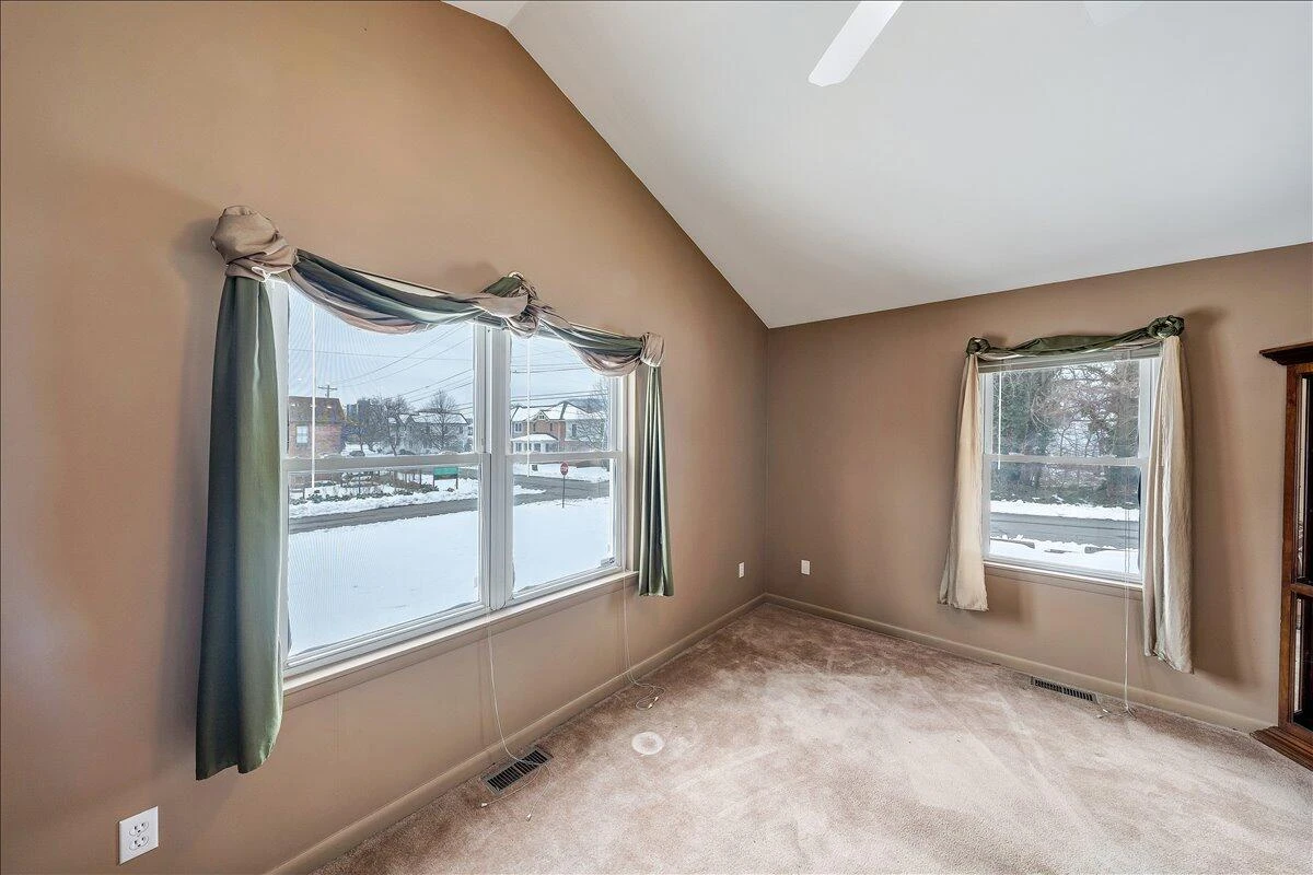 607 Loudon AVE - Photo 9