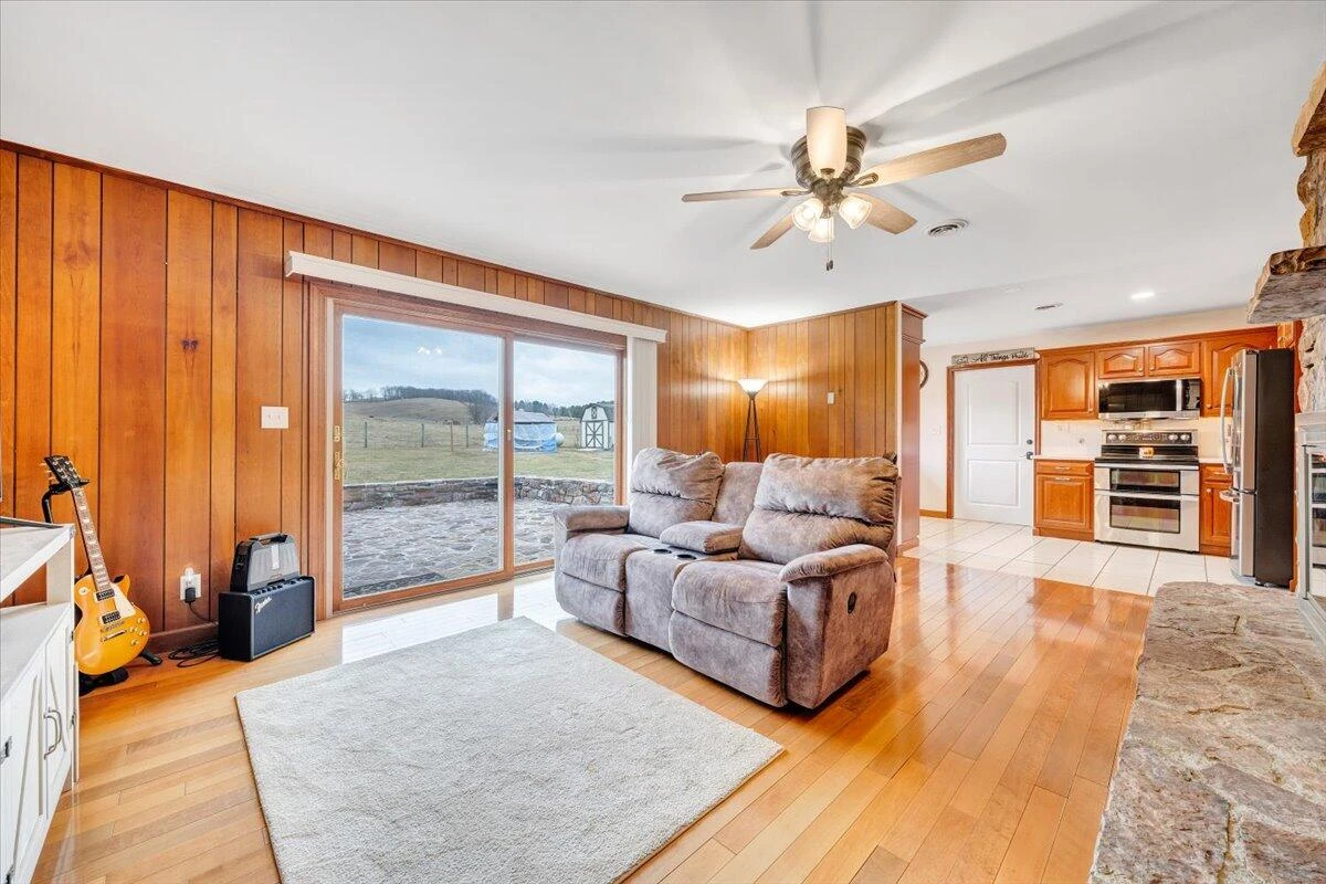 1167 Saint Peters RD - Photo 18