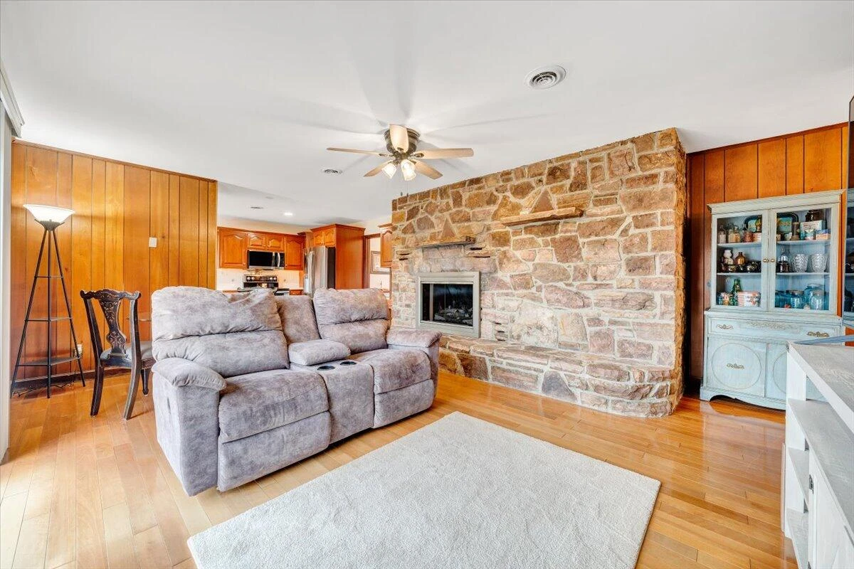 1167 Saint Peters RD - Photo 19