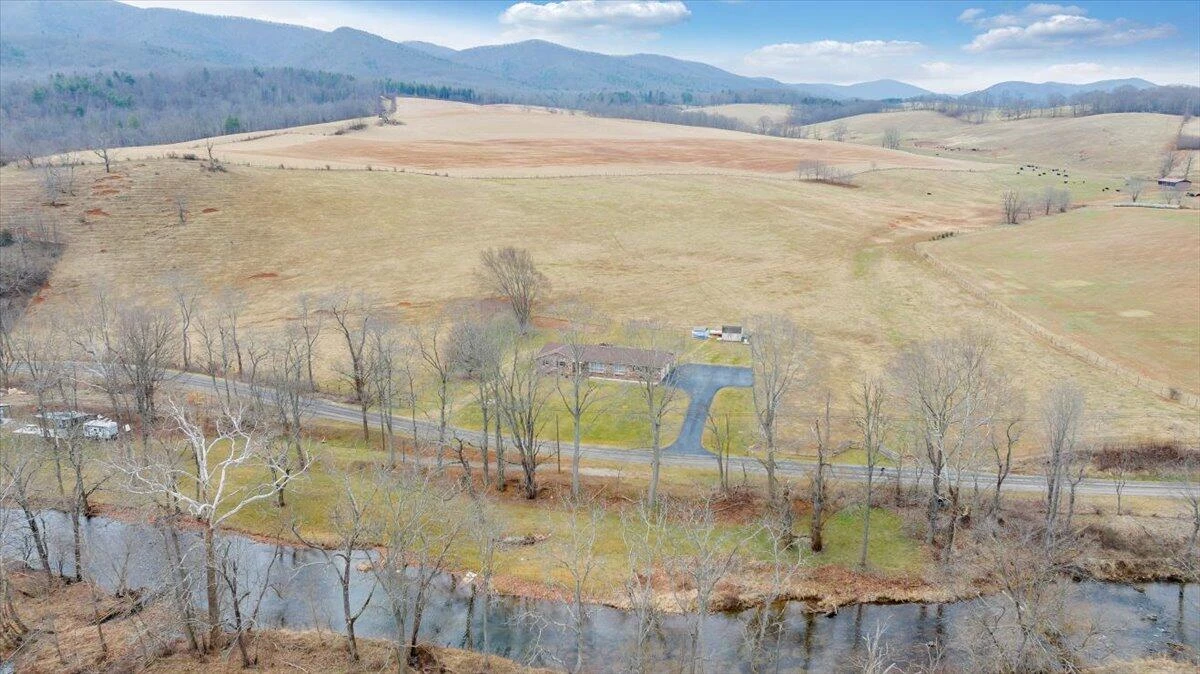 1167 Saint Peters RD - Photo 41