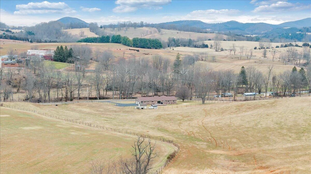 1167 Saint Peters RD - Photo 42