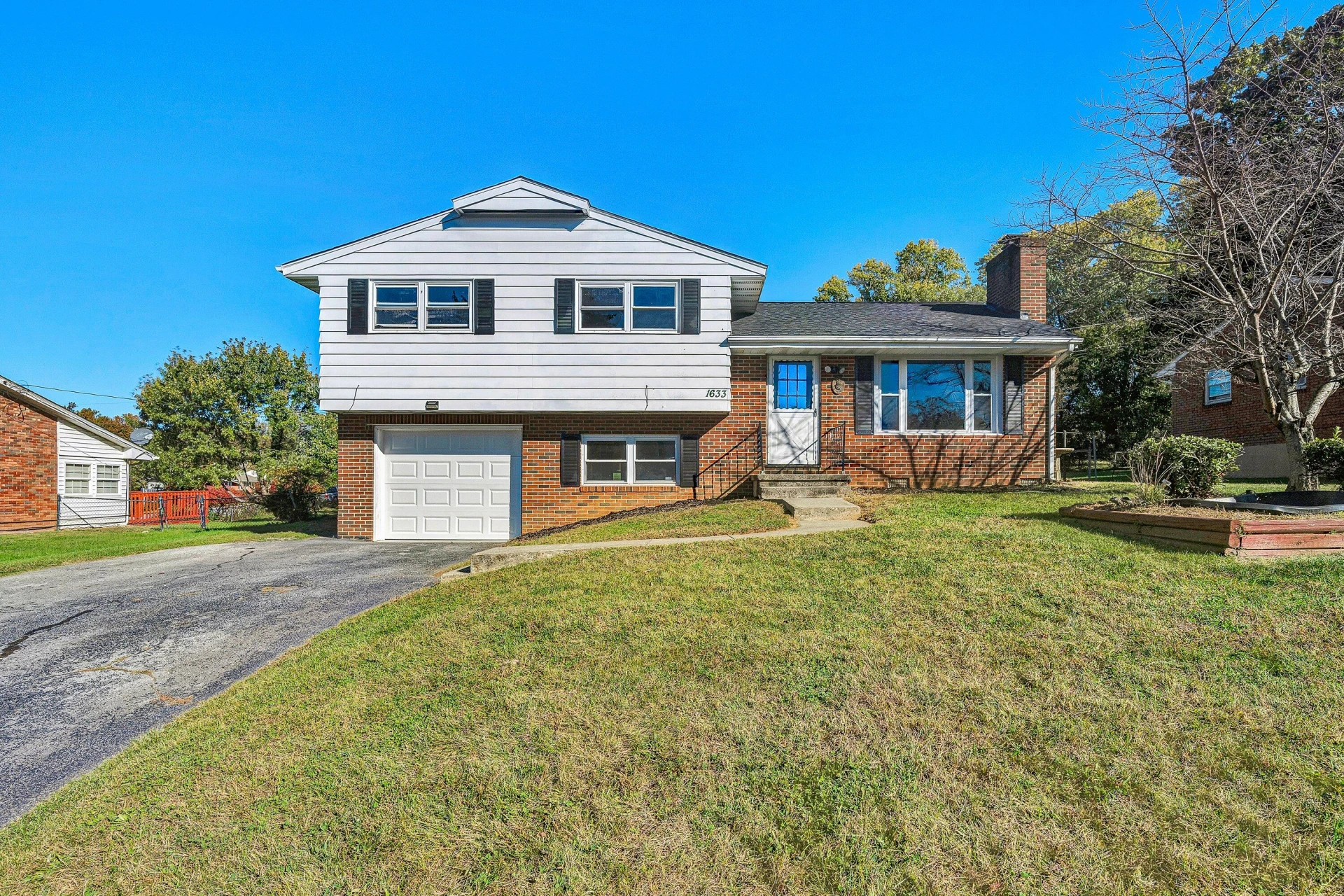 1633 Angus RD