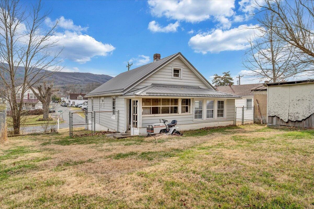 234 E Parrish ST - Photo 17