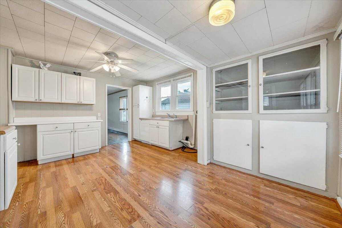 234 E Parrish ST - Photo 7