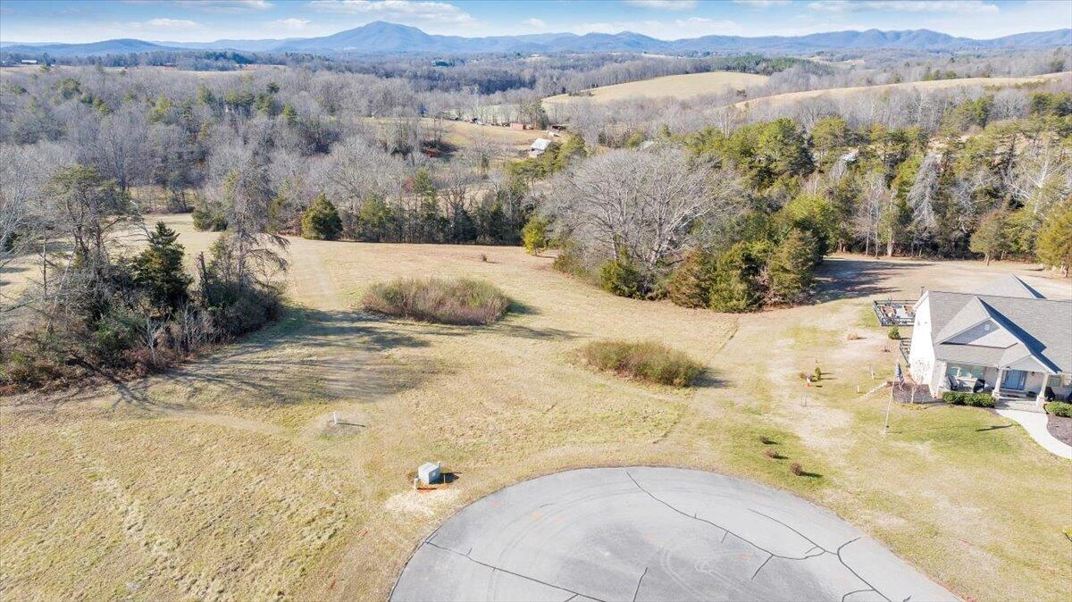 43 Halsey CT - Photo 2