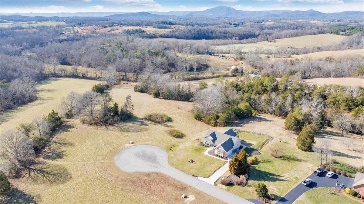 43 Halsey CT - Photo 4