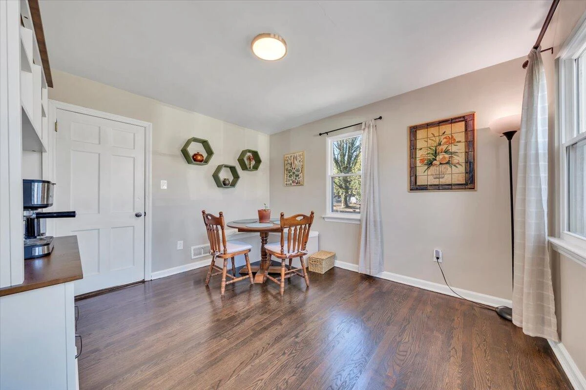 2432 Massachusetts AVE - Photo 8