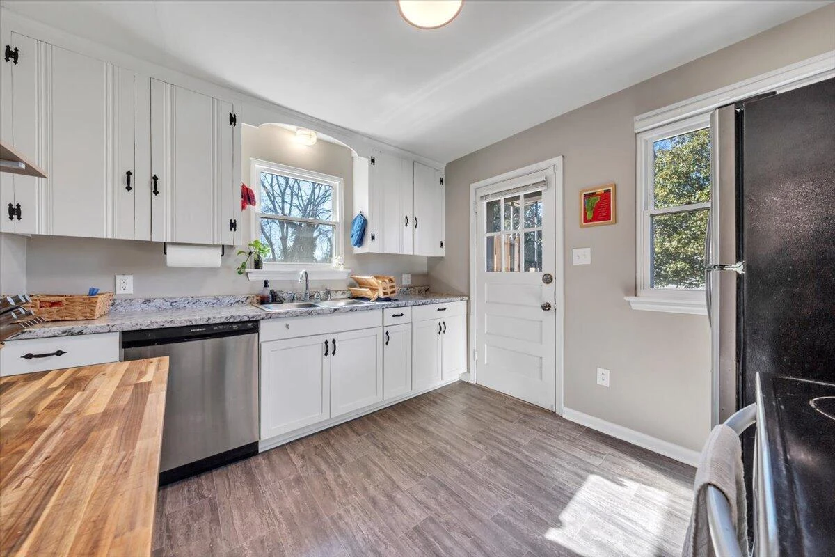 2432 Massachusetts AVE - Photo 10