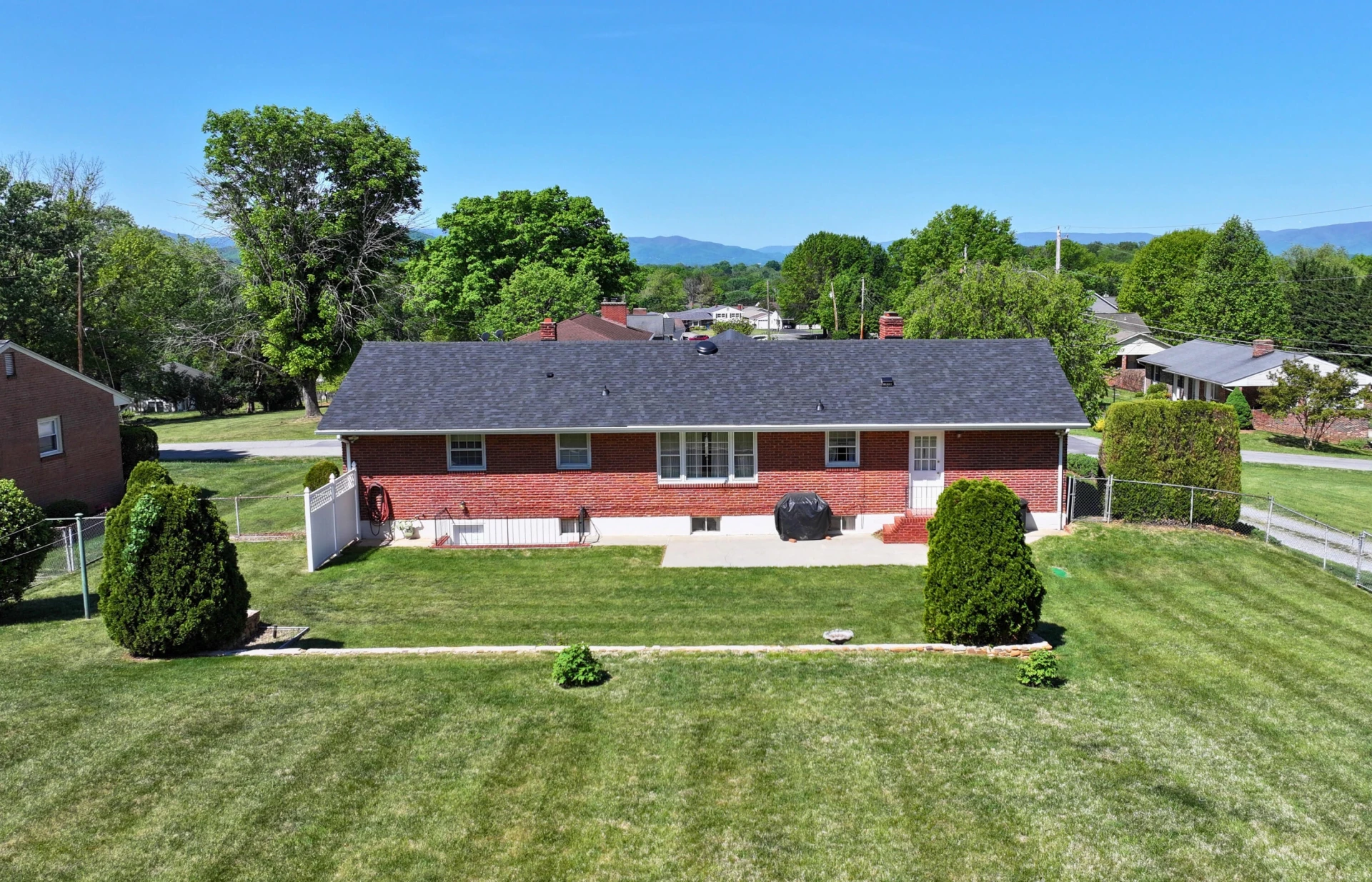 373 Langland DR - Photo 8