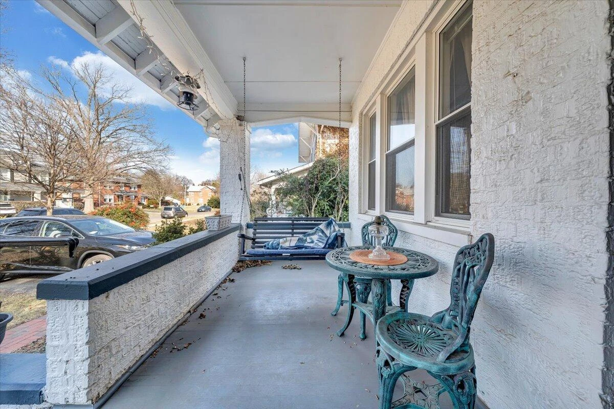 1826 Arlington RD - Photo 3