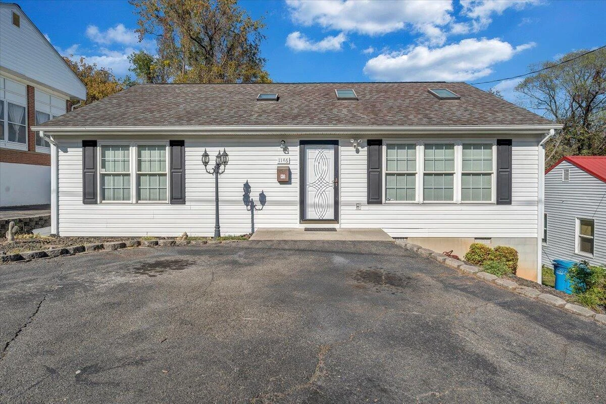 1146 Morehead AVE