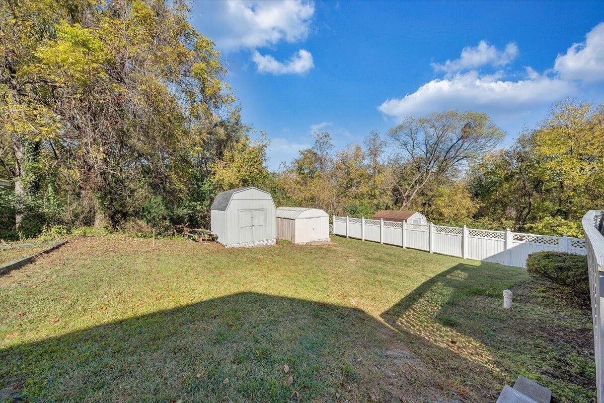 1146 Morehead AVE - Photo 12