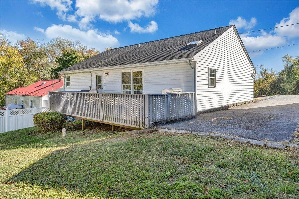 1146 Morehead AVE - Photo 14