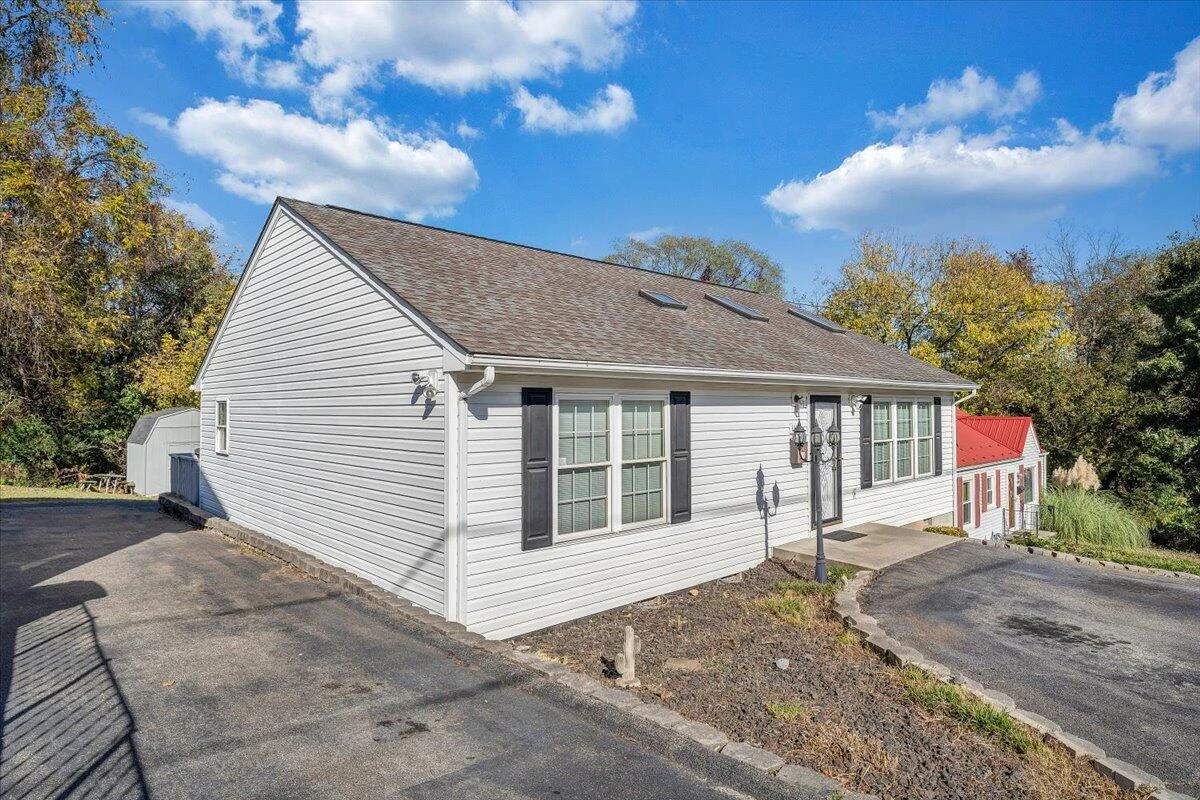 1146 Morehead AVE - Photo 16
