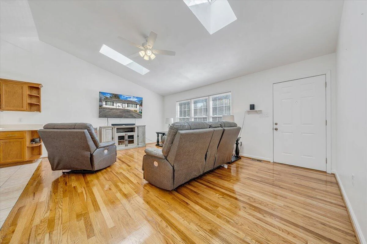1146 Morehead AVE - Photo 2