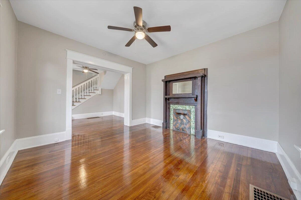 909 Highland AVE - Photo 15