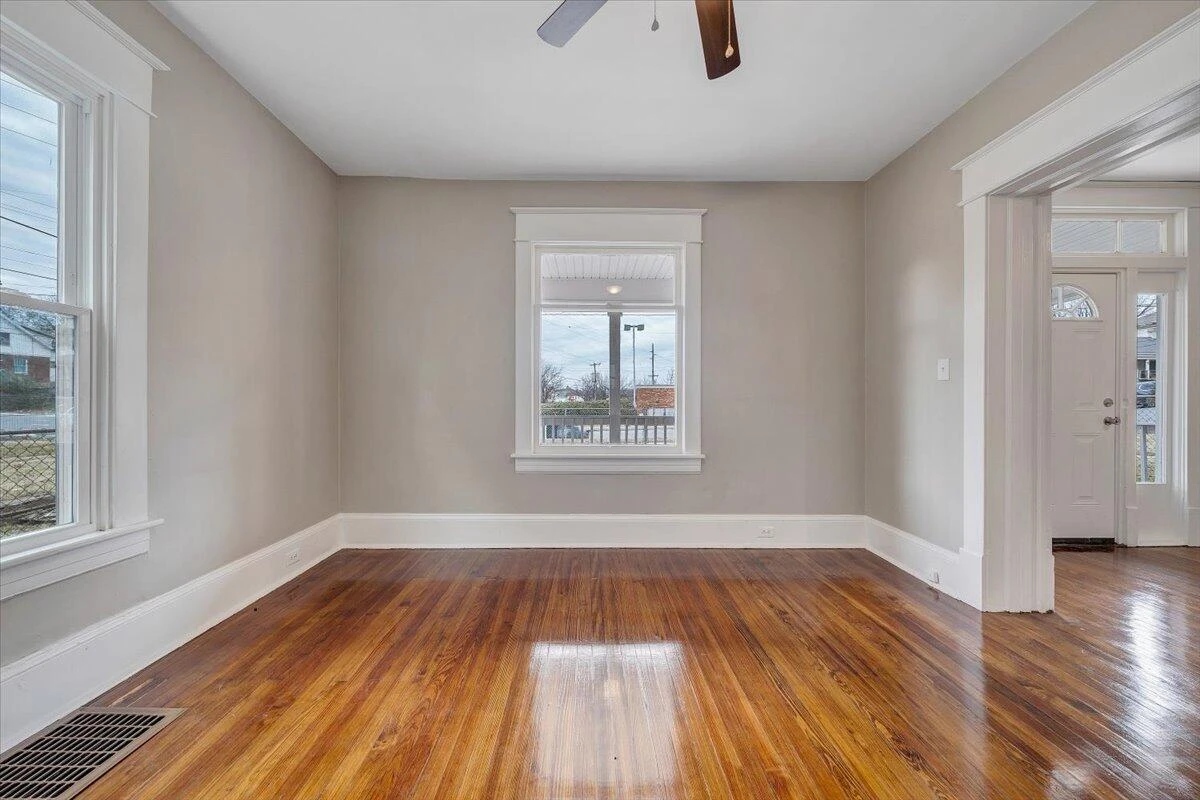 909 Highland AVE - Photo 16