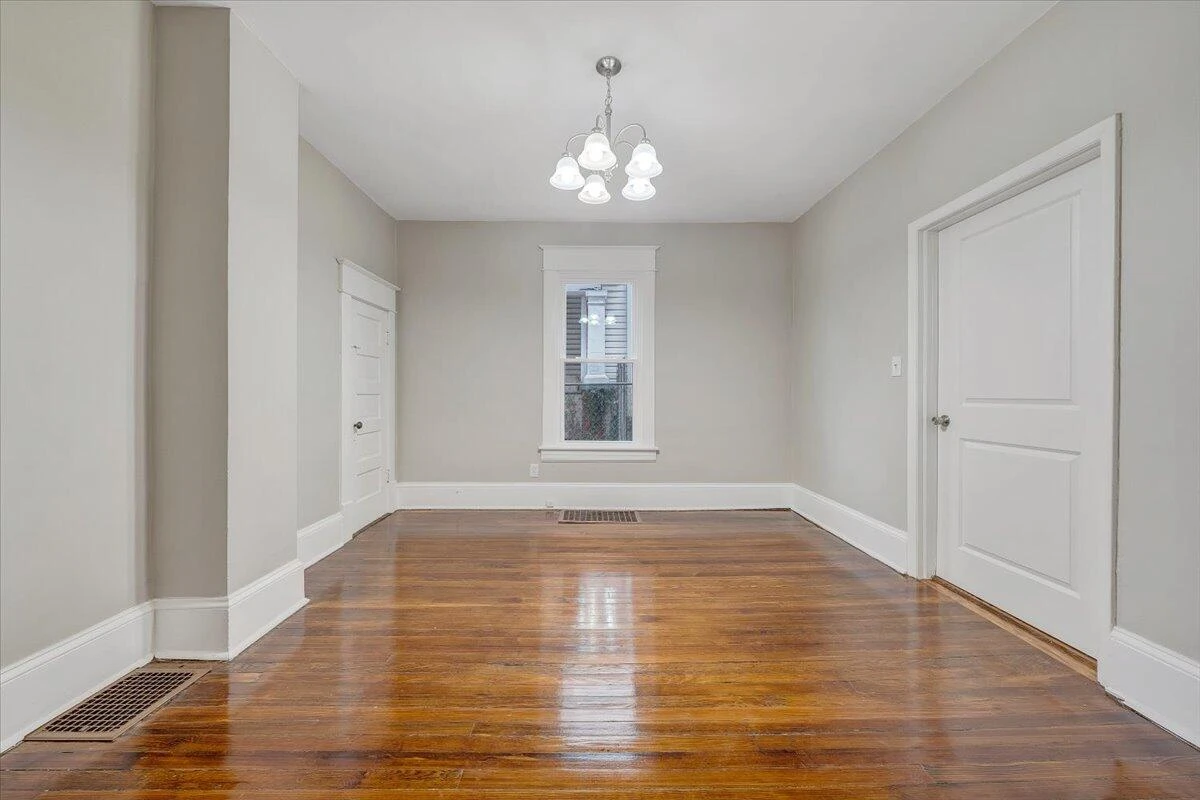 909 Highland AVE - Photo 18