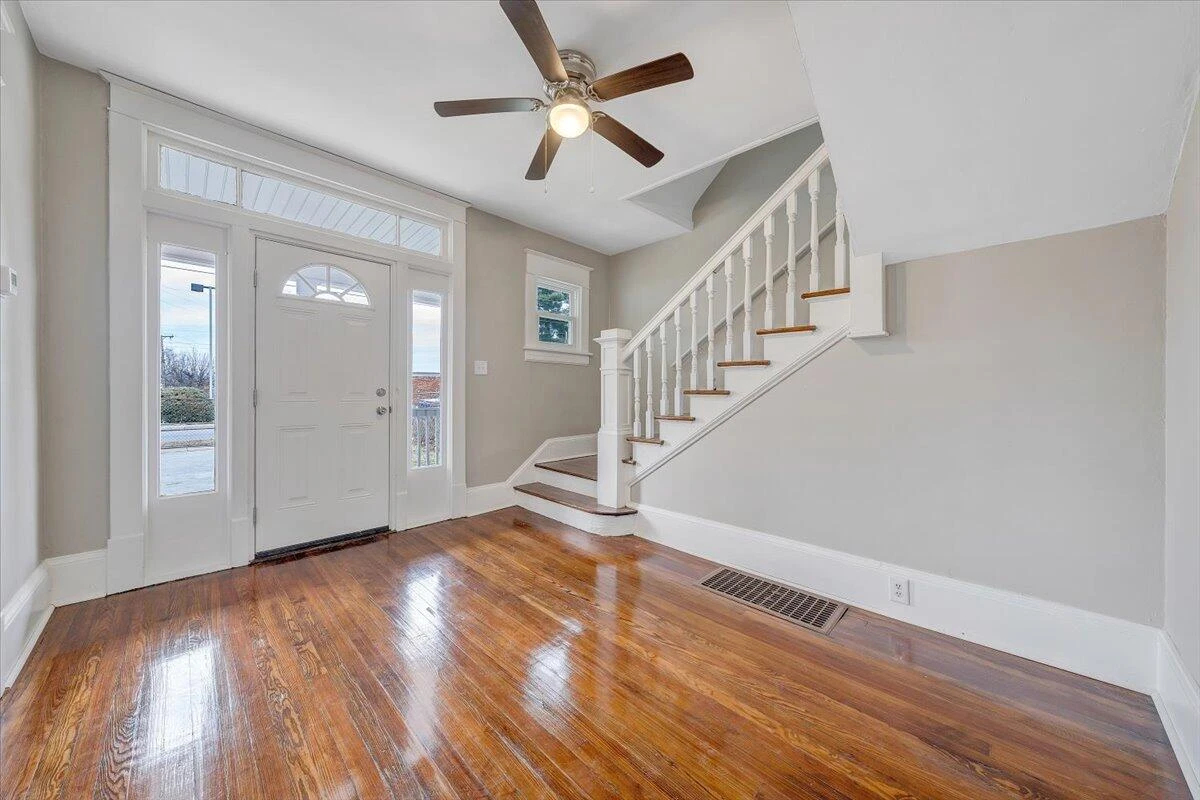 909 Highland AVE - Photo 11