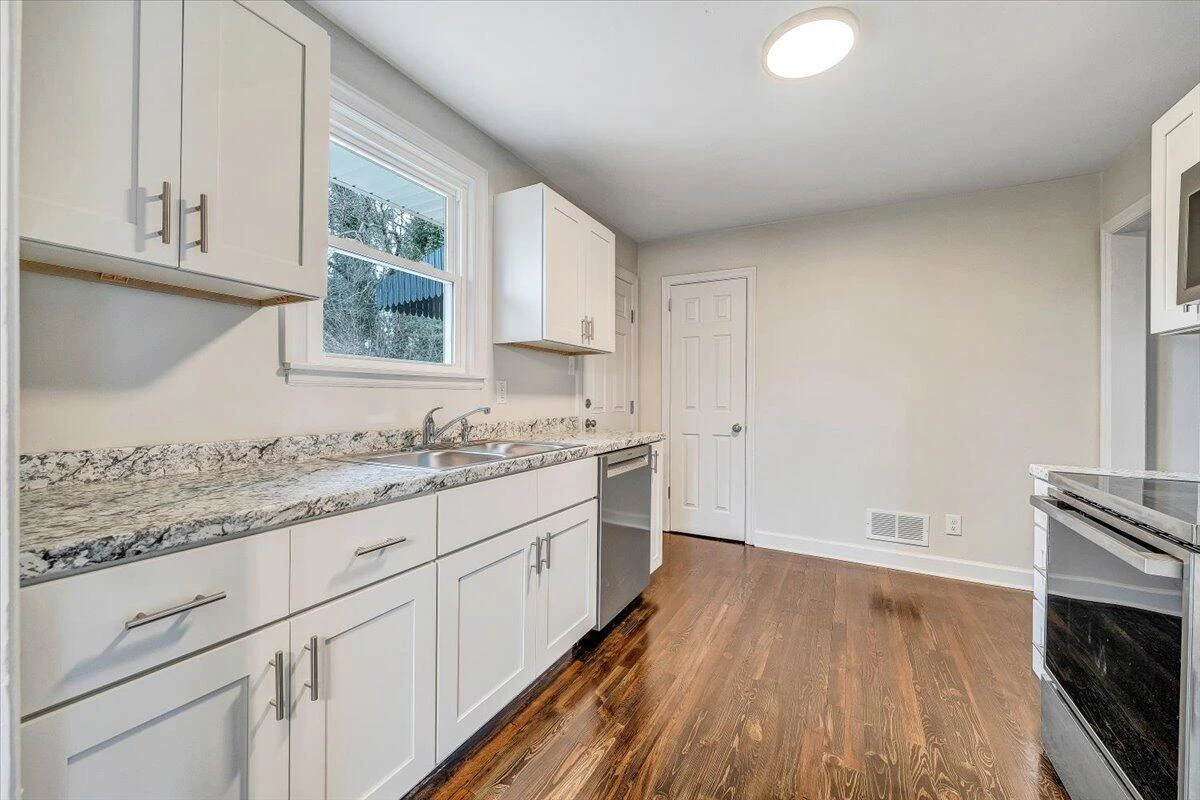 2830 Barnhart ST - Photo 12