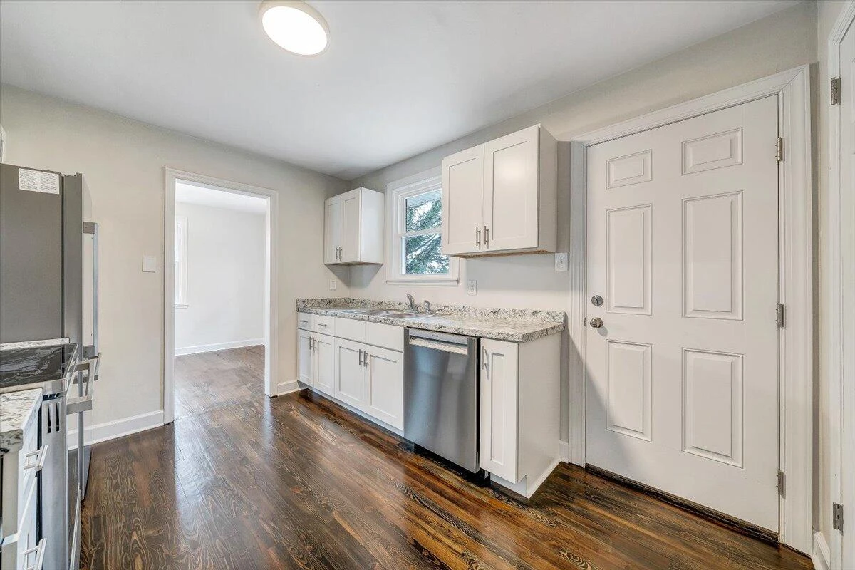2830 Barnhart ST - Photo 15