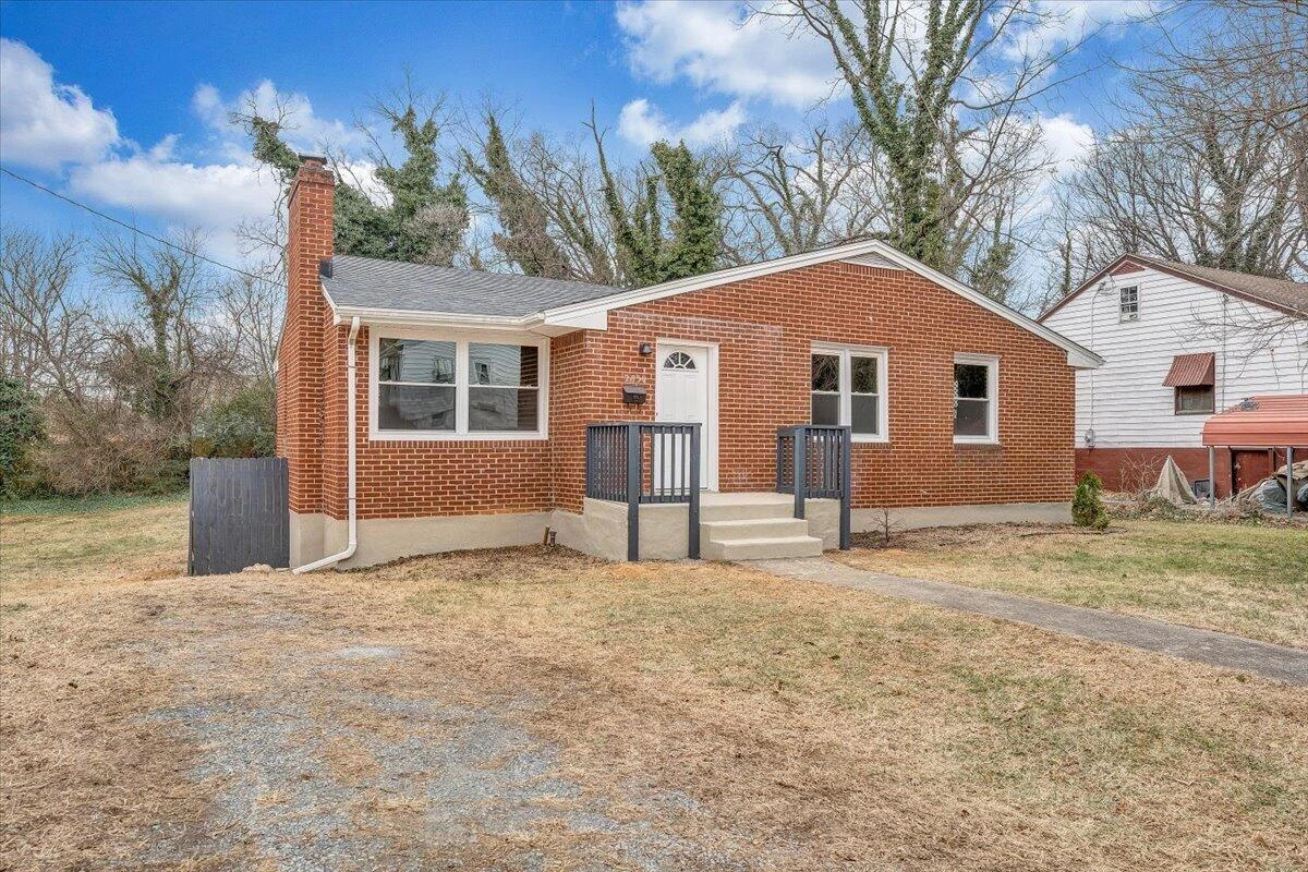 2830 Barnhart ST - Photo 2