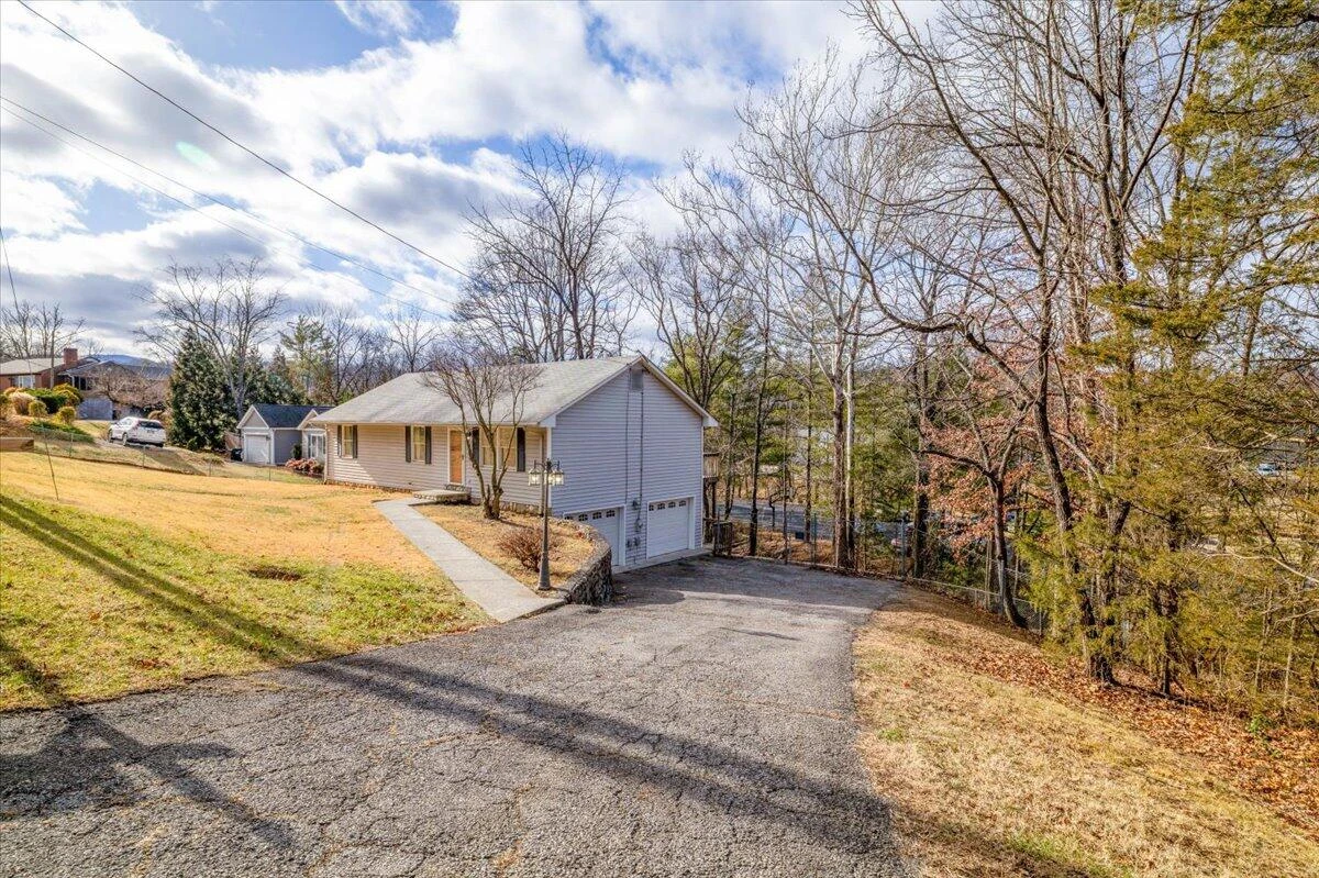 4935 Merriman RD - Photo 28