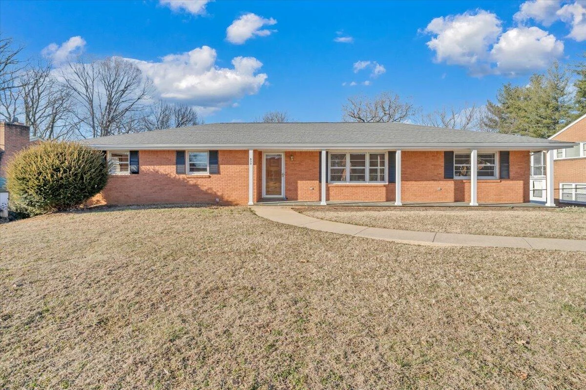 830 Dexter RD